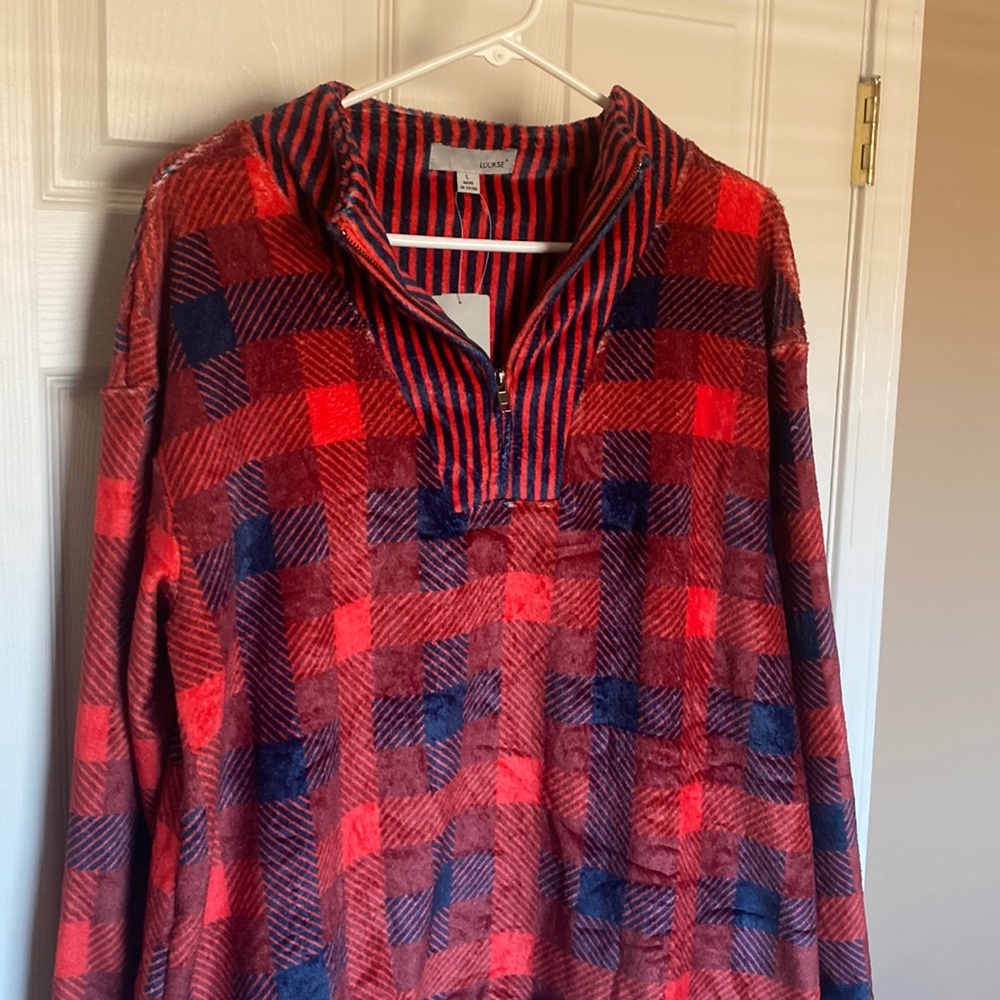 Luukse Pullover Sweater. Large.